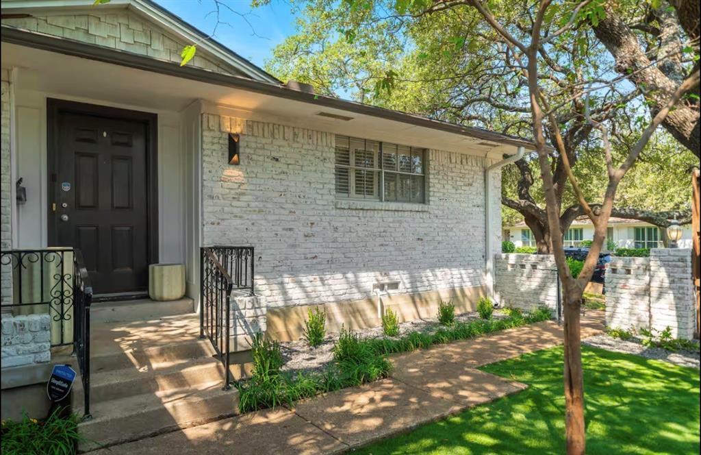 Fully Furnished Executive Home For Rent in Dallas, TX at 9003 Villa Park Circle